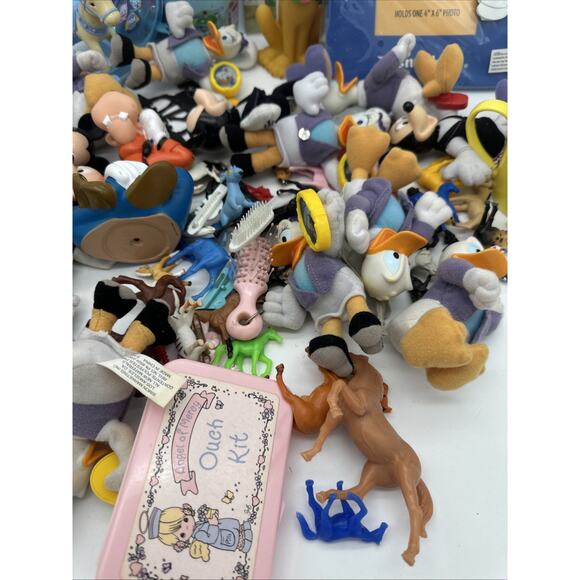 Vintage Toy Lot Disney Trinkets Amongst Others - Picture 2 of 8
